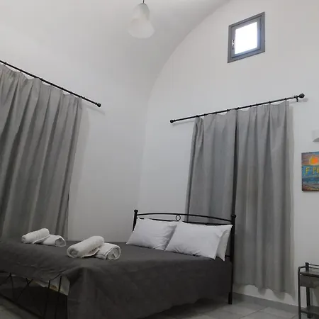 Art - Double With Balcony & Kitchenette بيريسا